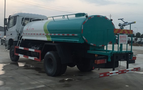 東風(fēng)四驅(qū)灑水車圖片 東風(fēng)四驅(qū)灑水車圖片