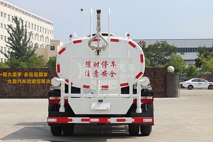 5噸(5方)東風(fēng)多利卡環(huán)衛(wèi)灑水車(chē)圖片 5噸(5方)東風(fēng)多利卡環(huán)衛(wèi)灑水車(chē)圖片