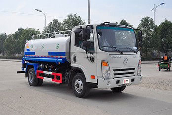 大運(yùn)奧普力5噸灑水車圖片 大運(yùn)奧普力5噸灑水車圖片