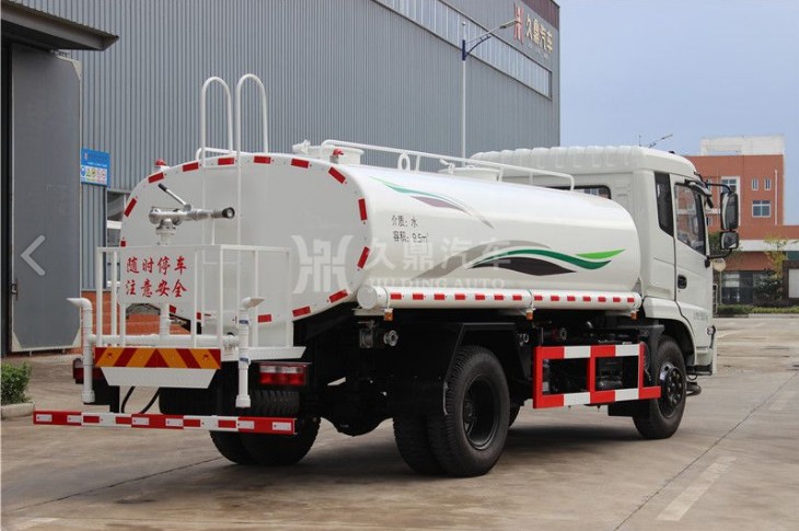 環(huán)衛(wèi)灑水車怎么操作_東風(fēng)專底12噸環(huán)衛(wèi)灑水車3