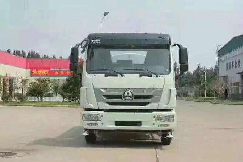 10噸灑水車報價多少錢一輛_國五重汽豪瀚10噸綠化灑水車廠家價格4