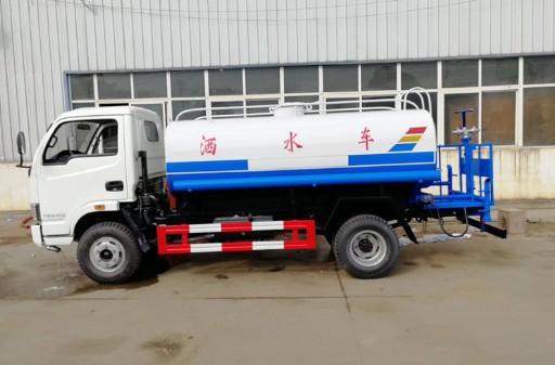 躍進(jìn)5噸綠化灑水車廠家價(jià)格2