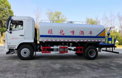 15噸灑水車自重多少噸_大運(yùn)風(fēng)景15噸綠化灑水車廠家價格3