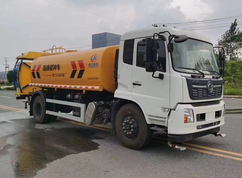國六東風天錦多功能灑水車帶防撞緩沖車功能