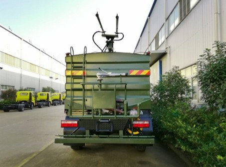 東風(fēng)六驅(qū)光伏板清洗車(chē)圖片 東風(fēng)六驅(qū)光伏板清洗車(chē)圖片